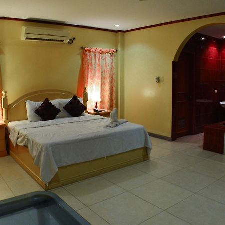 Subic Waterfront Resort And Hotel Екстериор снимка